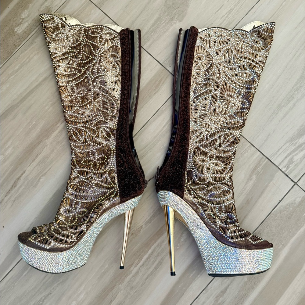 Lady Couture size 8-8.5 Elegant Brown and Gold Women's High Heel Boots